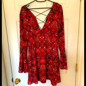 Essue dress red and black floral details size small
